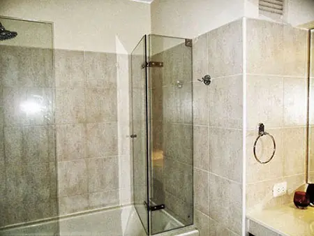 tercera foto del Baño de la habitacion principal del departamento en alquiler en barranco