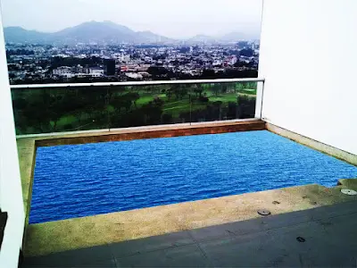 Piscina privada dentro del departamento