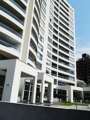 Vista del Frontis del Edificio del 710 Cerros de Camacho