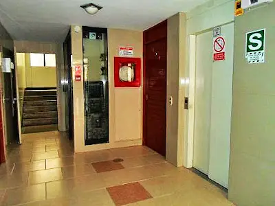 Entrada y Vista del Ascensor